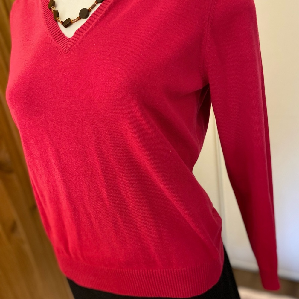 Lands End sz M Rich Dark Pink Women's V-Neck Sweater 100% cotton